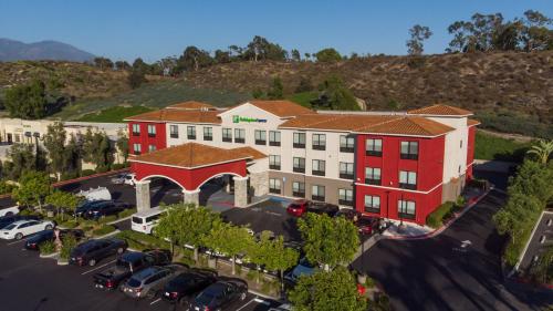 holiday inn express and suites lake forest by ihg