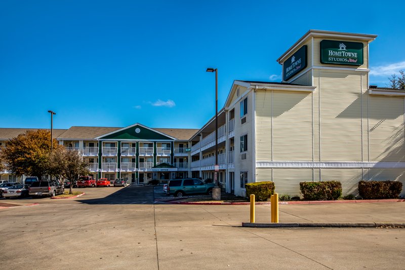 hometowne studios by red roof austin