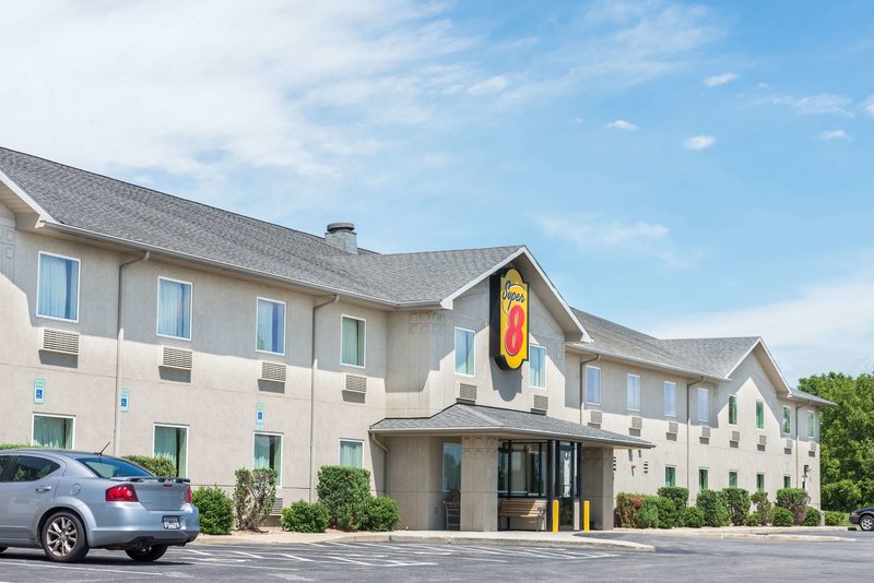 super 8 by wyndham hagerstown halfway area