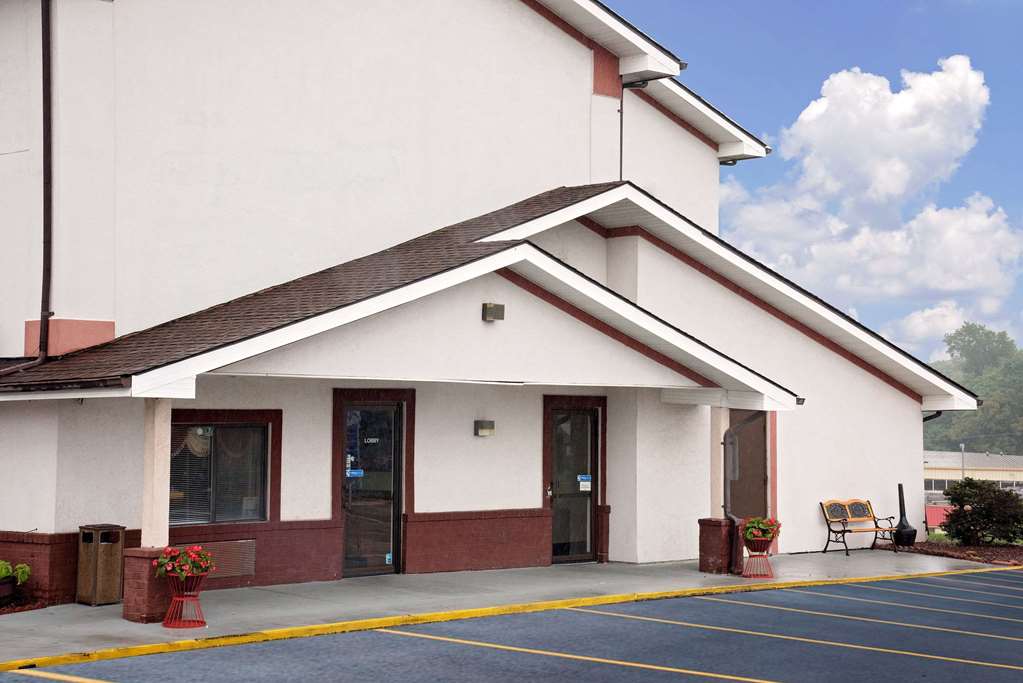 Super 8 By Wyndham Martinsburg