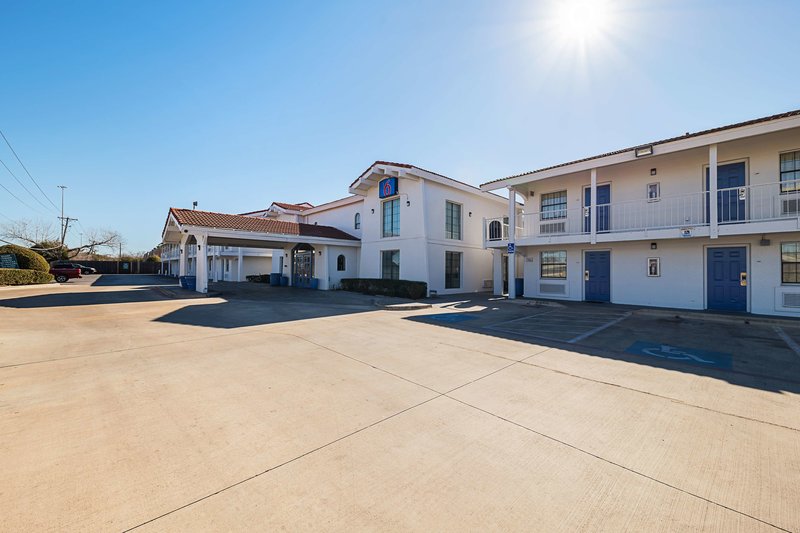 Motel 6 Grand Prairie, Tx - Interstate 30,Near Louis Tussaud's Palace Of Wax,2 star