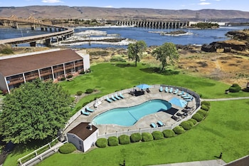 Columbia River Hotel, Ascend Hotel Collection,Hood River>>Biggs Junction,2.5 star