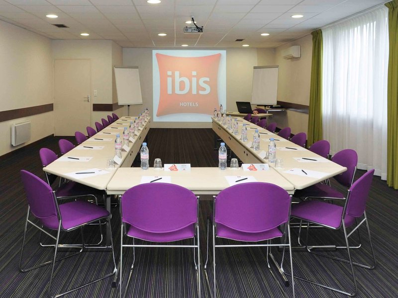 Ibis Chartres Ouest Luce