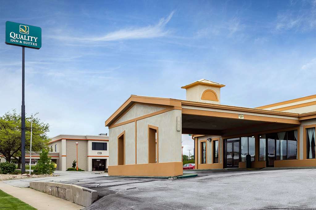 quality inn and suites bloomington university area