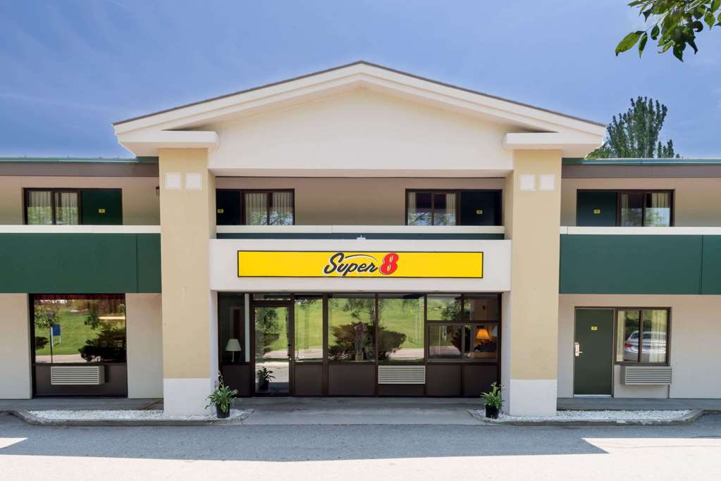 Super 8 By Wyndham White River Junction,White River Junction>>Hartford,2 star