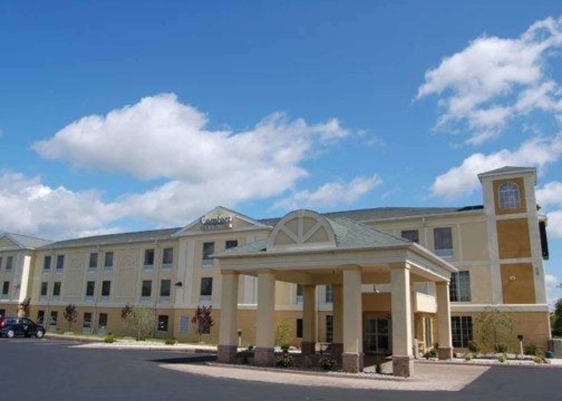 Comfort Inn & Suites Near Pocono Mountains