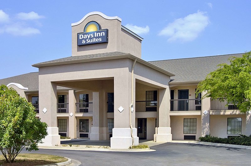 Days Inn & Suites By Wyndham Fort Valley,Fort Valley>>Atlanta,2 star