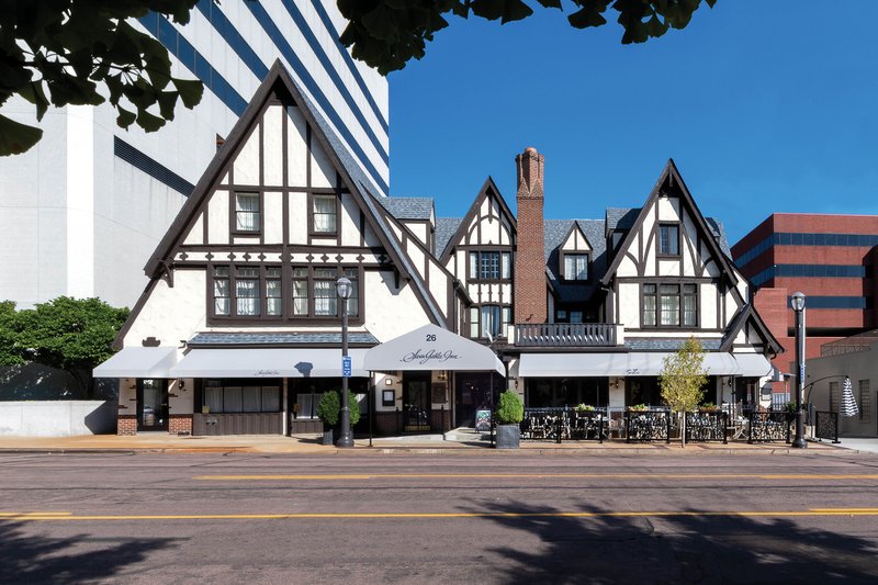 seven gables st louis west a tribute portfolio hotel