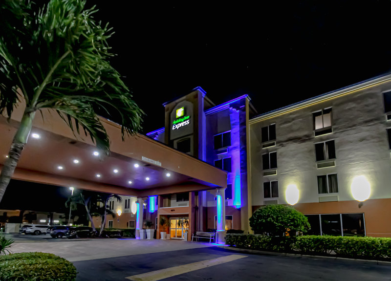 Holiday Inn Express Hotels & Suites Cocoa Beach By Ihg,Cape Canaveral>>Brevard County,3 star