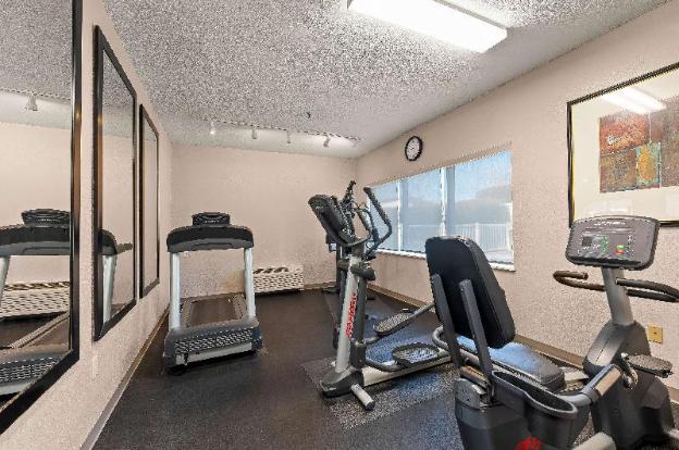 Country Inn Suites, Asheville At Asheville Outlet,Asheville>>Arden,2.5 star