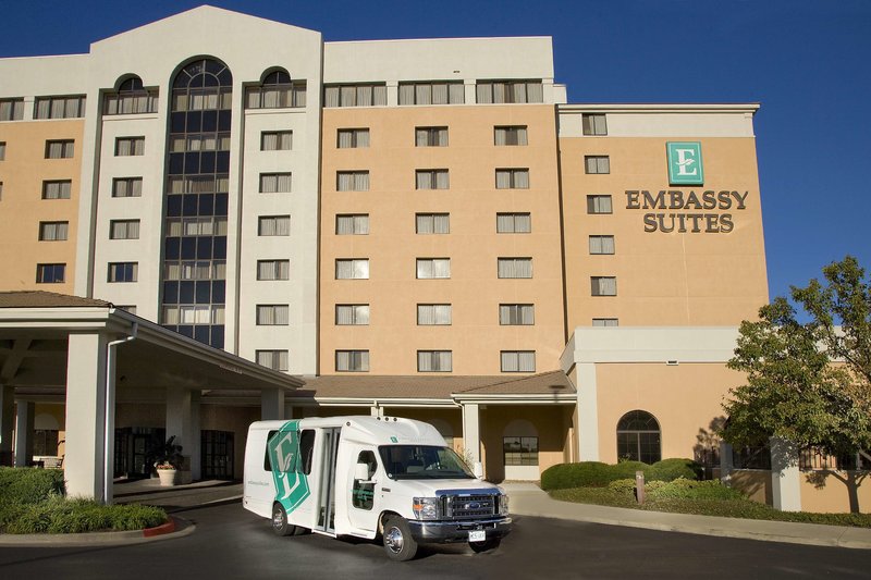 embassy suites by hilton kansas city international airport