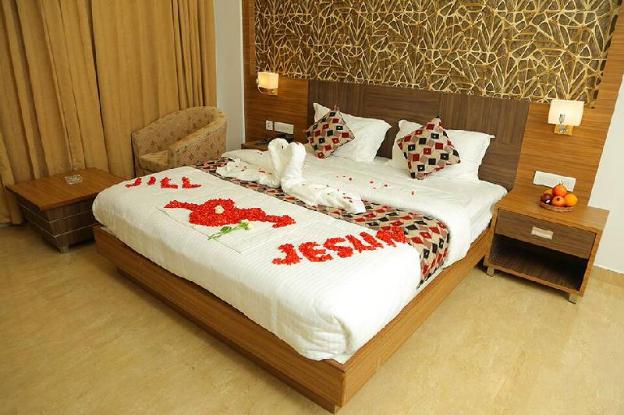 Vkj International,Kunnathunad>>Kochi,4 star