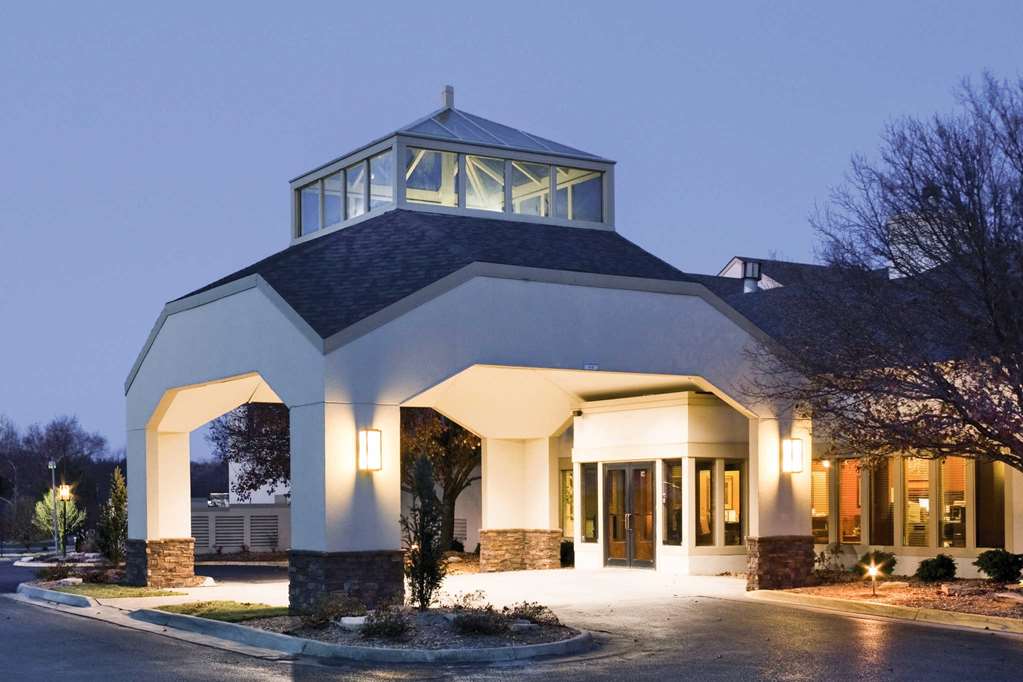 quality inn and suites albuquerque downtown university