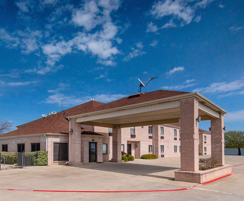 red roof inn fort worth saginaw