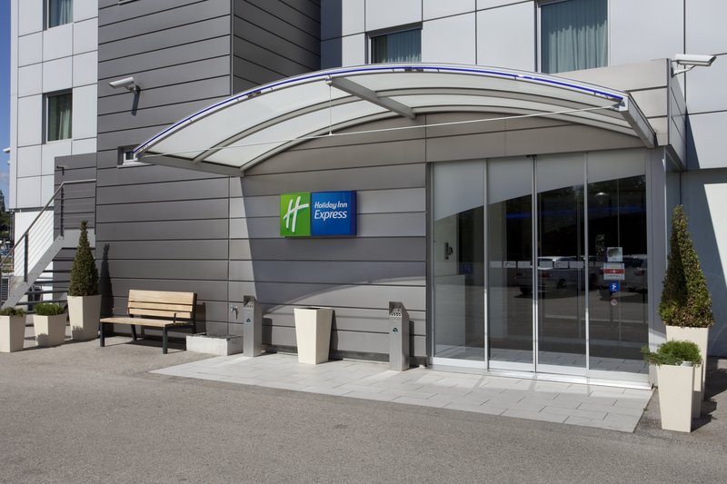 holiday inn express geneva airport by ihg