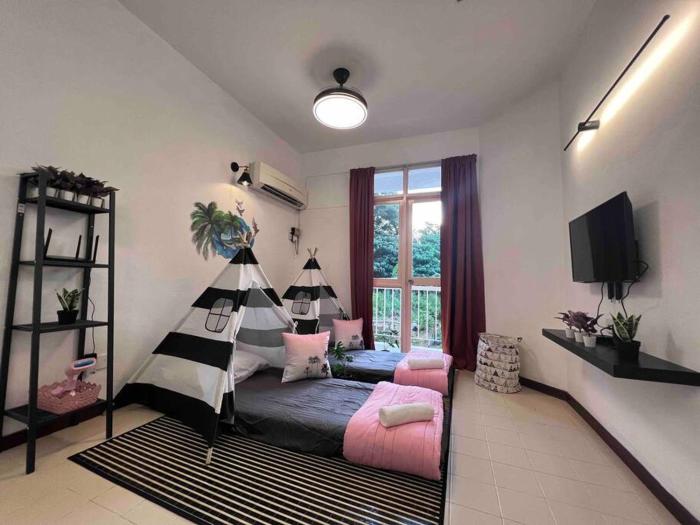 the whale house 100m from batu ferringhi beach