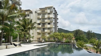 by the sea by raymond homes batu ferringhi