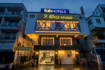 Fabhotel Royce Studio Apartments,CTS No.3174, Shree Building, Behind Mahanagar Company, Opposite Bank, Near Sai Nagri, Pune, Nagar Road Chandannagar, Pune, Maharashtra, 411014,3 star