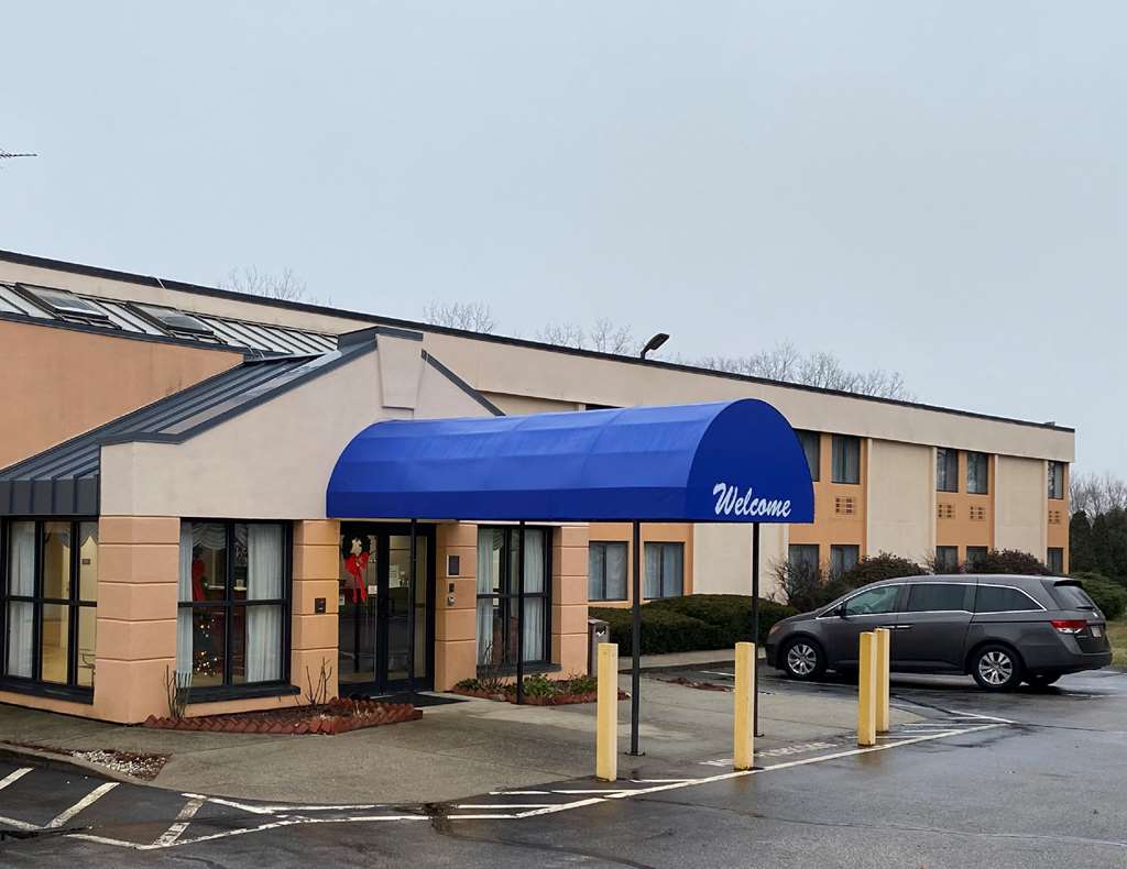 All Seasons Inn & Suites,Providence>>Pawtucket,2.5 star