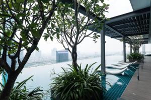 wifi 100mbps 5min walk to pavillion netflix 2pool