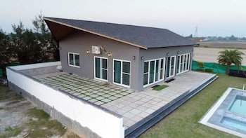 The Ashoka Farms And Resort,Sector H6,3 star