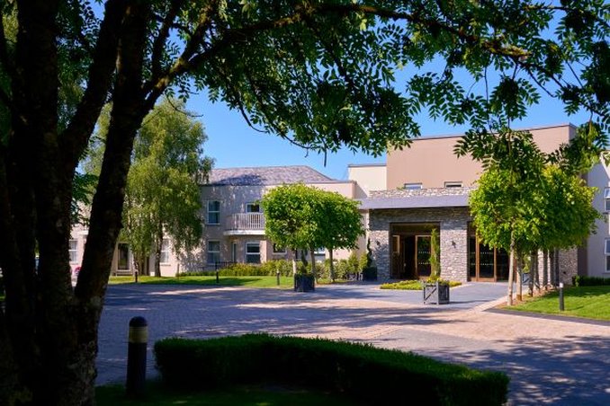 Tulfarris Hotel & Golf Resort,Blessington>>Ballymore Eustace,4 star