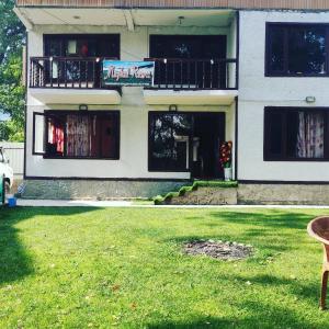 Mughal Resort,Laripora>>Pahalgam,3 star