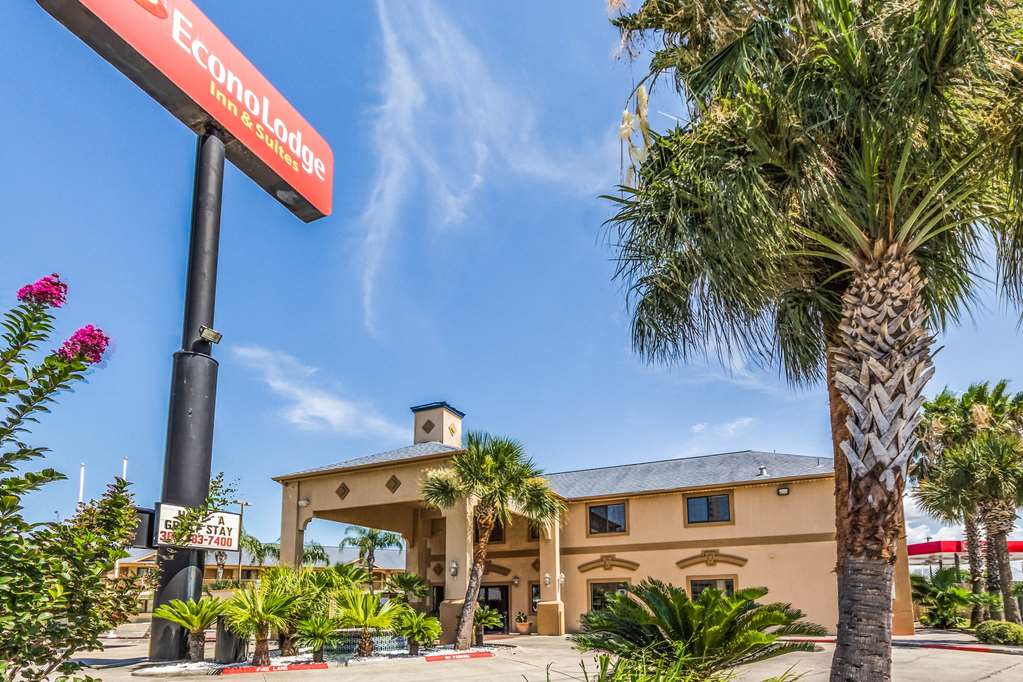 econo lodge inn and suites corpus christi