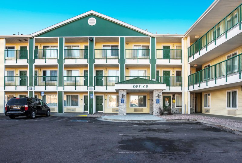Hometowne Studios By Red Roof Colorado Springs - Airport,El Paso County>>Colorado Springs,2 star