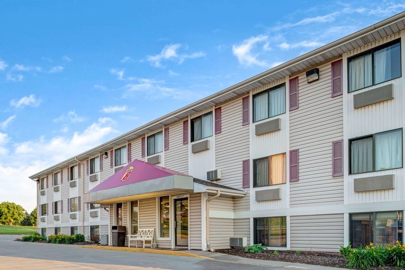 Super 8 By Wyndham Omaha I-80 West,La Vista>>Douglas,2 star