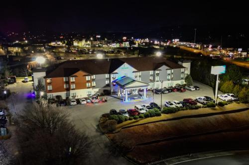 holiday inn express and suites knoxville north i 75 exit 112 by ihg