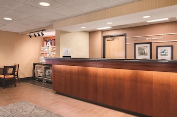 hampton inn des moines airport