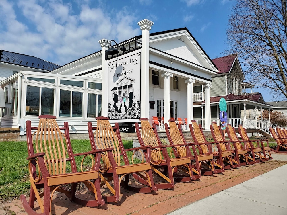 Colonial Inn & Creamery,,3 star