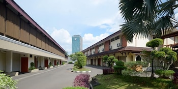 C'one Hotel Cempaka Putih,,3 star