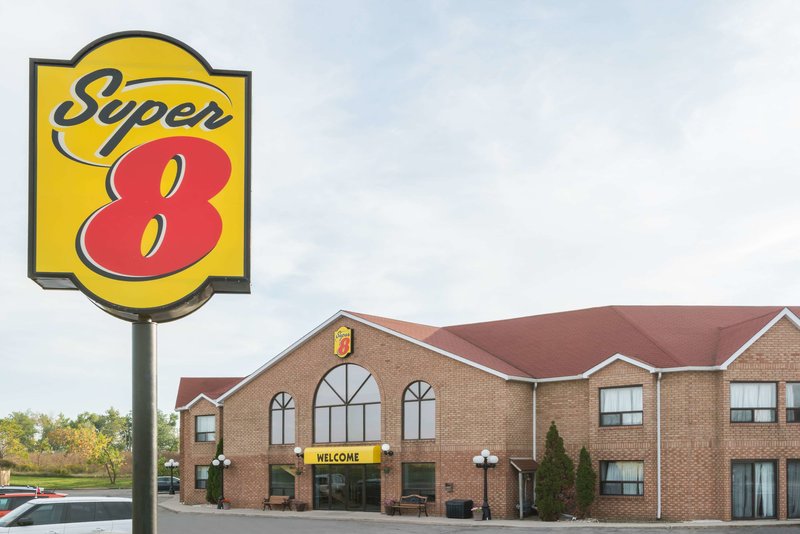 Super 8 By Wyndham Mt Hope Hamilton Intl Arpt On,Hamilton>>Grimsby,2 star