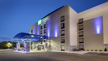 Holiday Inn Express And Suites Jackson Downtown Co,Jackson>>Flowood,3 star
