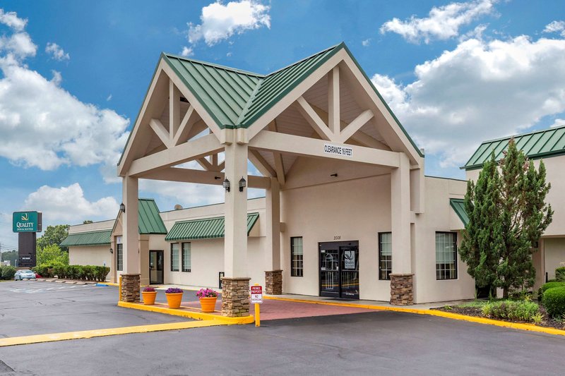 quality inn and suites hanes mall