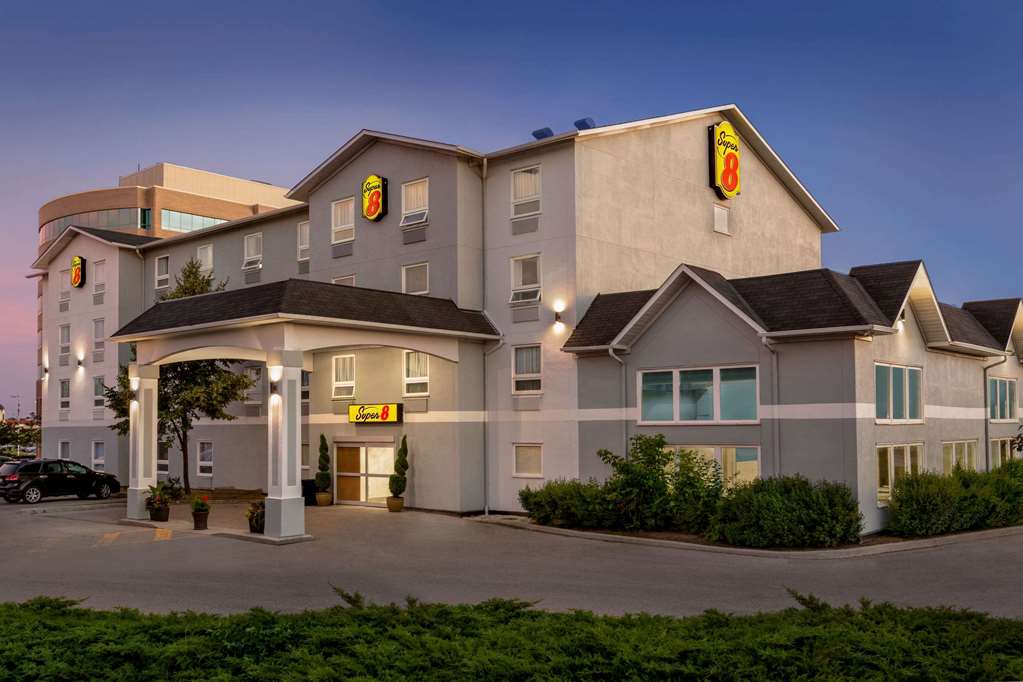 Super 8 By Wyndham Ajax/Toronto On,Durham>>Ajax,2 star