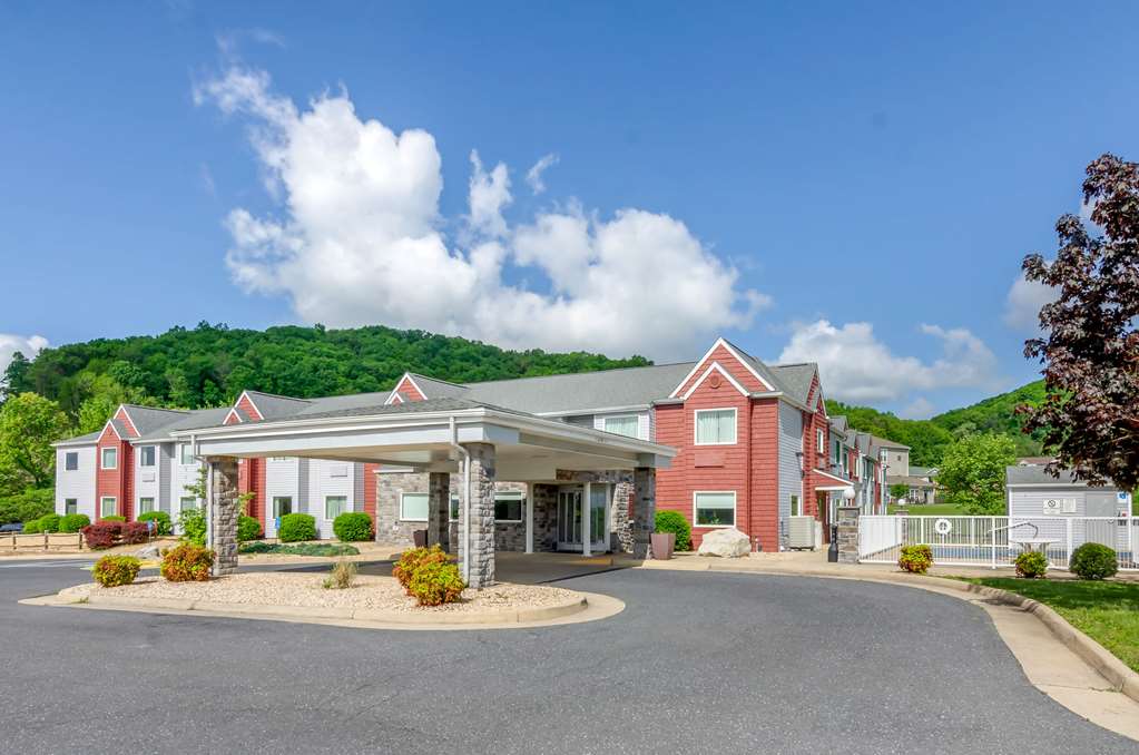 clarion pointe staunton east