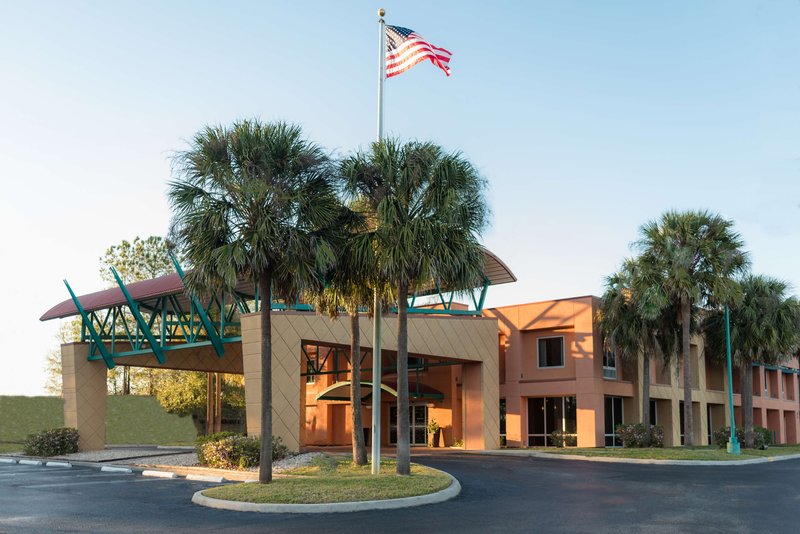 Hampton Inn Brooksville Dade,Florida>>Brooksville,2.5 star