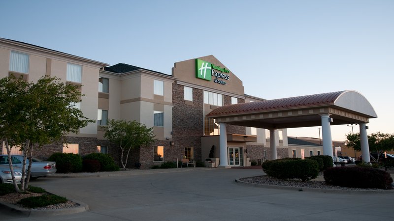 Hol. Inn Exp.   Bloomington-Normal University Area,Near The Shoppes At College Hills,2.5 star
