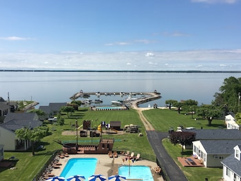 South Beach Resort Hotel,Marblehead>>Erie County,2.5 star