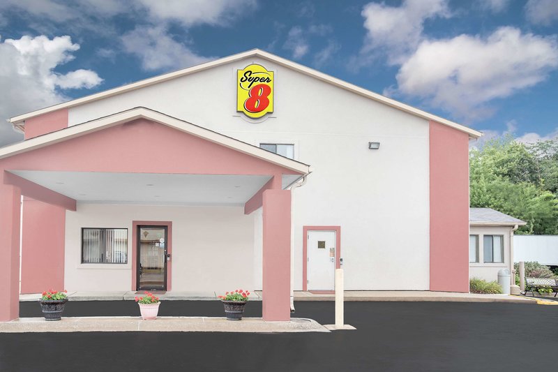 Super 8 By Wyndham East Moline,East Moline>>Carbon Cliff,2 star