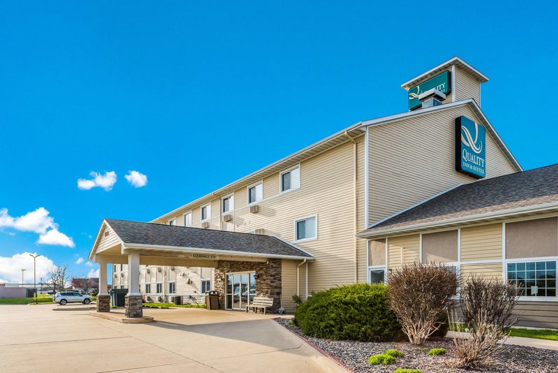 Quality Inn & Suites Eldridge Davenport North,De Witt>>Davenport,2.5 star