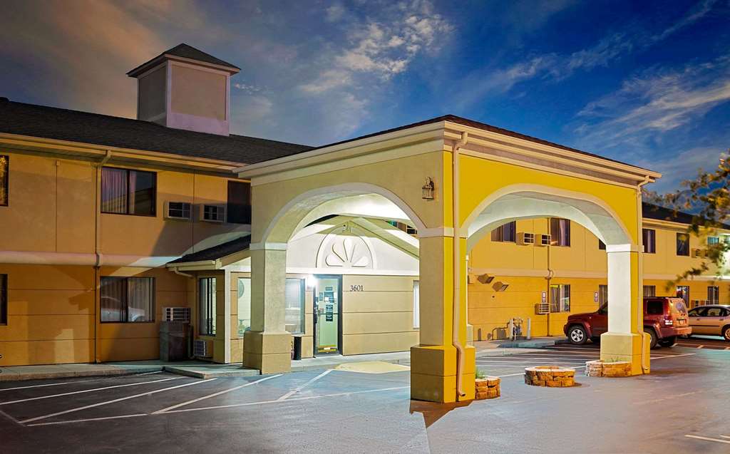 Super 8 By Wyndham Muncie/Ball St. College Area,Indiana>>Delaware,2 star