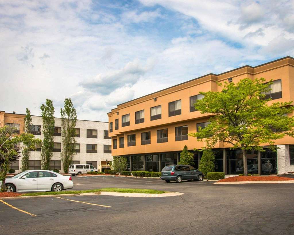 American Inn & Suites Waterford,Lake Angelus>>Detroit,3 star