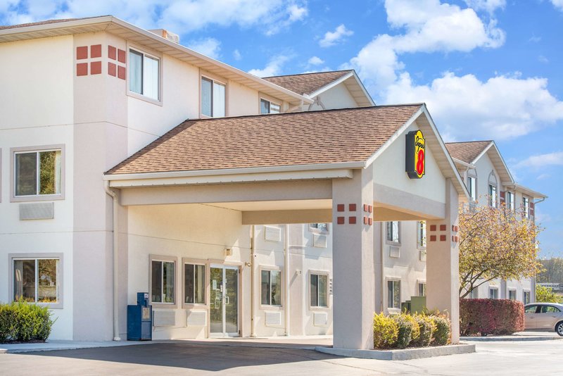 Super 8 By Wyndham West Middlesex/Sharon Area,Hermitage>>Clark,2 star