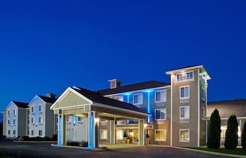 holiday inn express and suites new buffalo by ihg