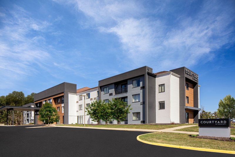 Courtyard By Marriott Detroit Brighton