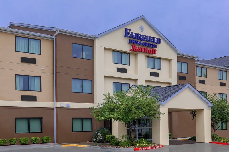 fairfield inn and suites victoria